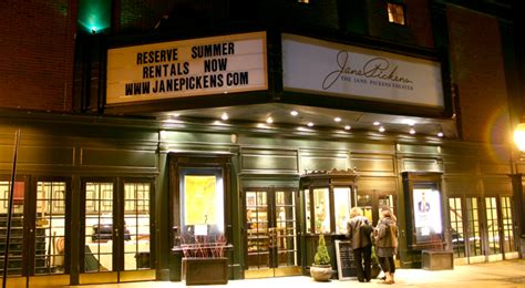newport mall movie theater|movie theaters in newport ri.